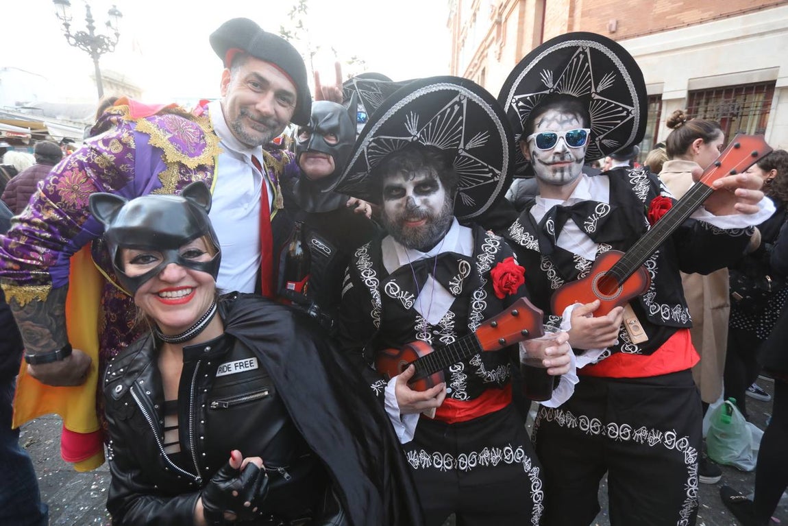 Fotos: Ambiente en las calles del centro en la tarde del sábado de Carnaval