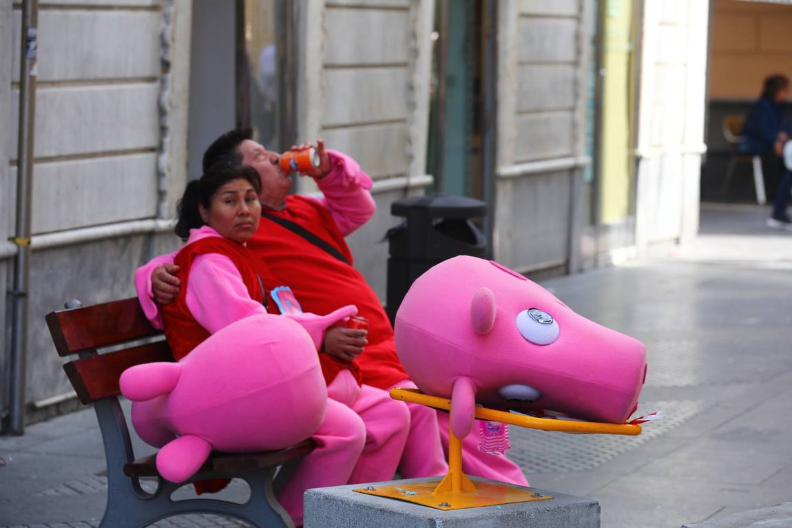 Las coplas inundan las calles de Cádiz de humor y reivindicaciones