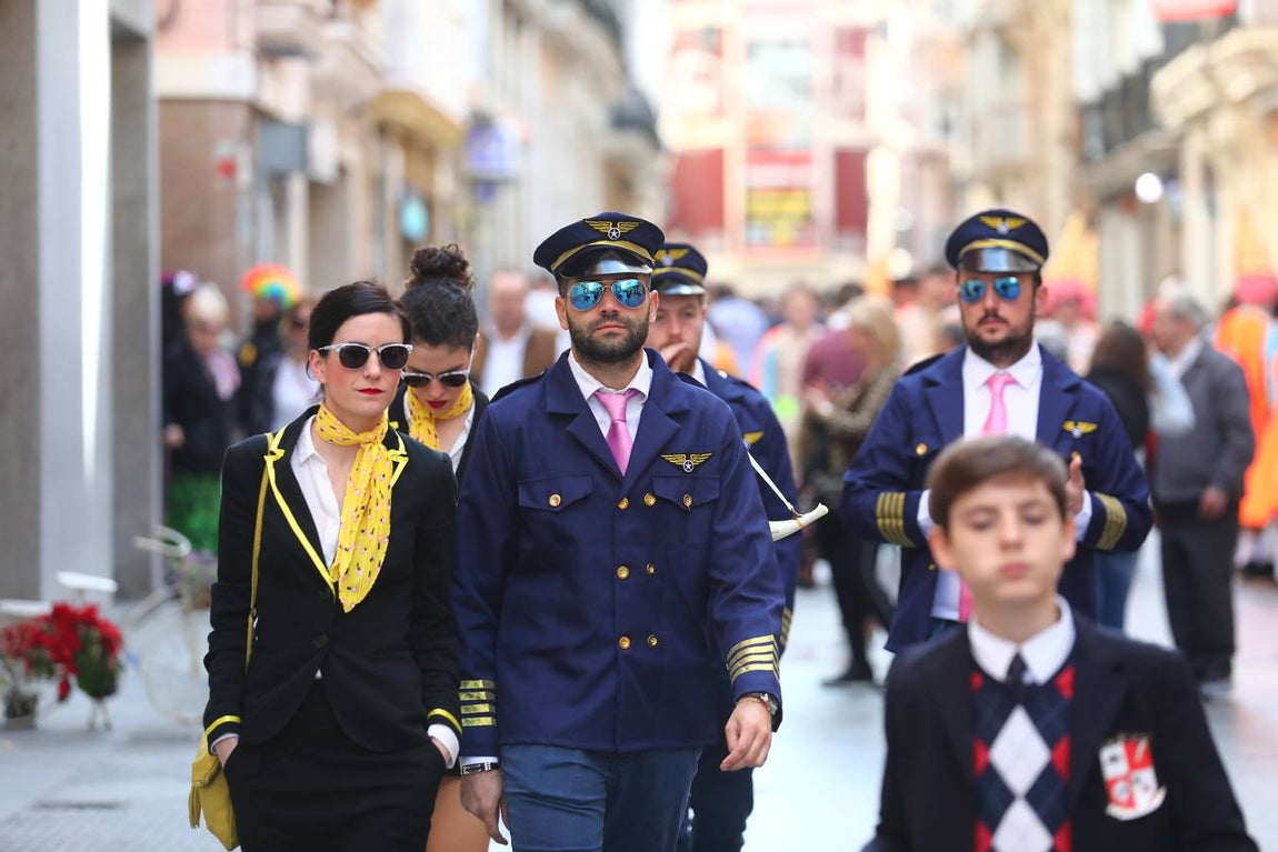 Las coplas inundan las calles de Cádiz de humor y reivindicaciones