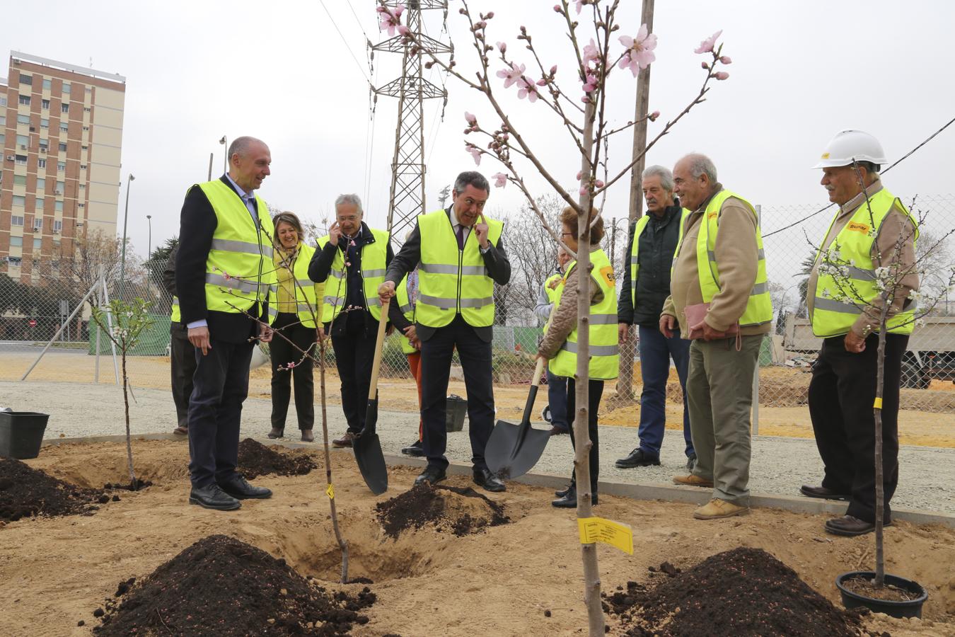 Espadas presenta tres obras el último día permitido