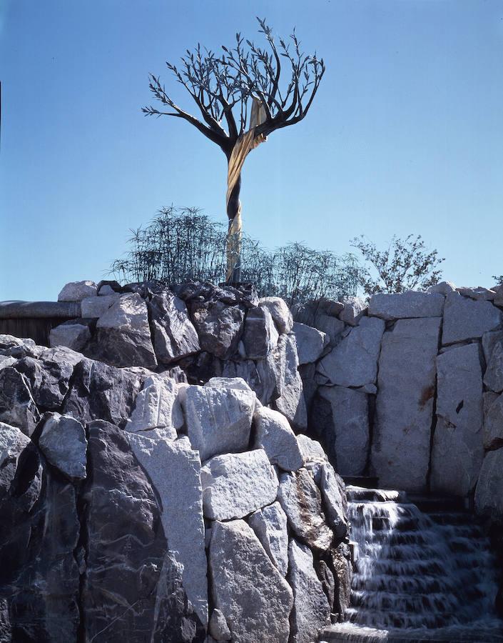 Tsikuba Center Building, 1983. 