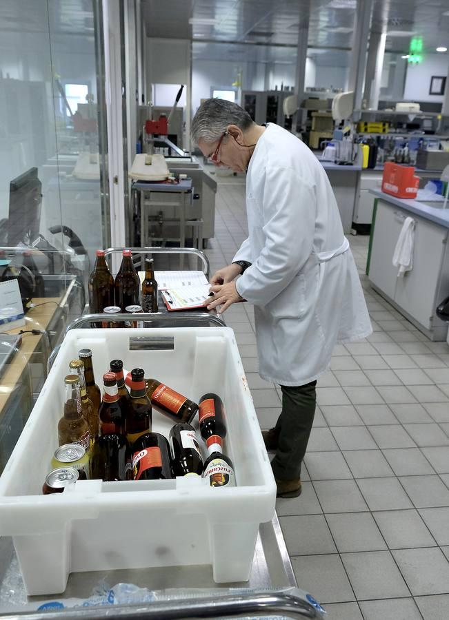 Un paseo gráfico por la fábrica de cerveza líder en Andalucía