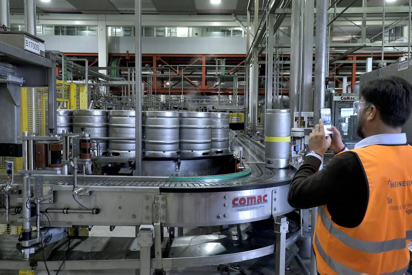 Un paseo gráfico por la fábrica de cerveza líder en Andalucía