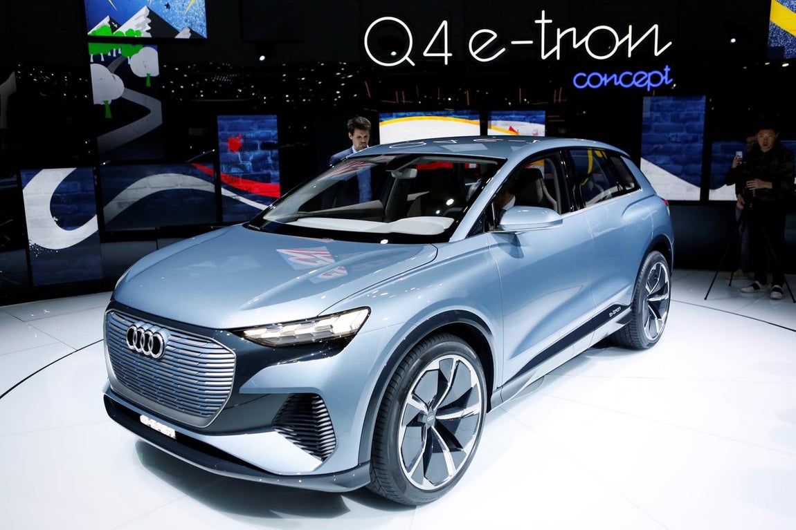 Audi. Audi ha mostrado un total de once novedades eléctricas o electrificadas. entre ellas destaca el Q4 e-tron concept, un prototipo de SUV eléctrico que anticipa el futuro modelo que la marca quiere lanzar al mercado en 2020. Por tamaño (4,59 metros) se situará por debajo del actual e-tron