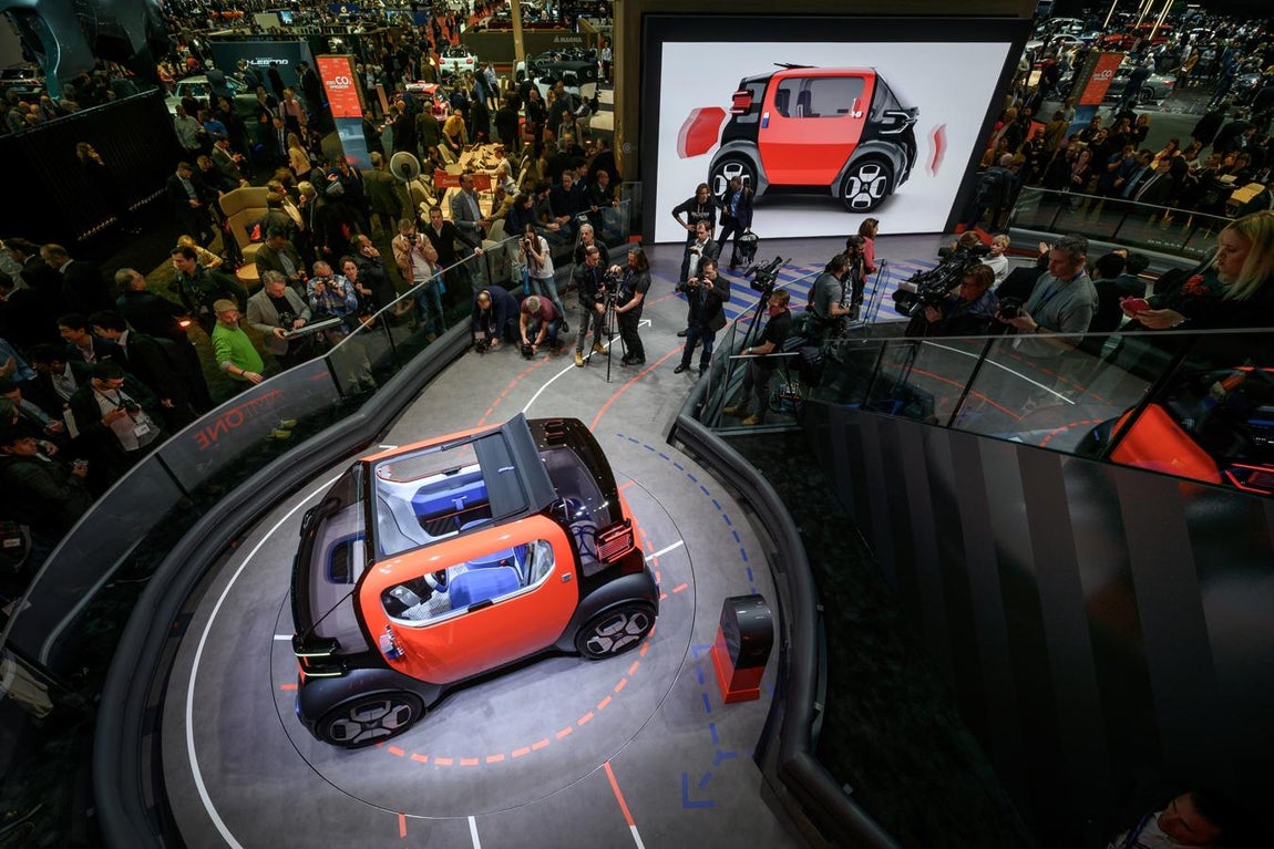 Citroën. Citroën muestra entre otras novedades el Ami One concept, un prototipo eléctrico de dos plazas con un dispositivo que estudia el recorrido del conductor y propone un uso «a la carta», lo que incluye desde compartir el vehículo hasta su compra, pasando por el alquiler