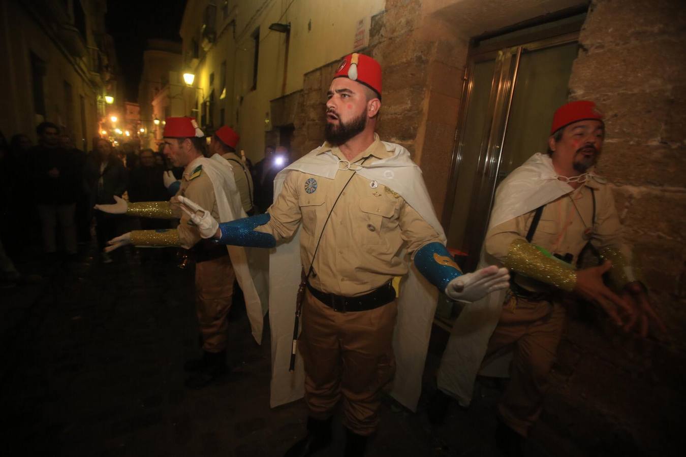 FOTOS: Gran ambiente callejero y en los tablaos en el Carnaval de Cádiz 2019