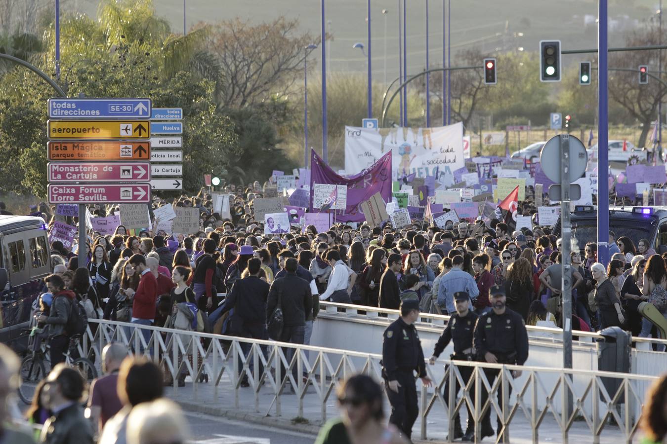 Fotogalería: Así fue la manifestación del 8M en Sevilla