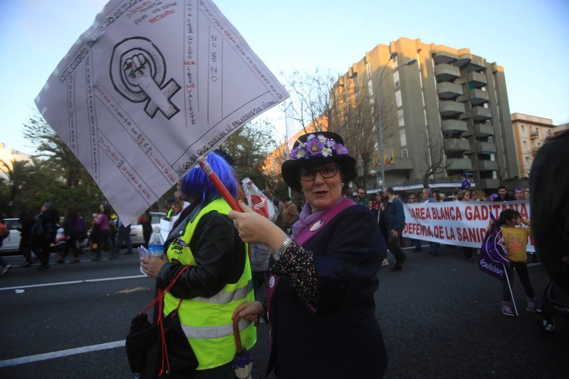 FOTOS: Las imágenes de la marcha del 8-M por Cádiz