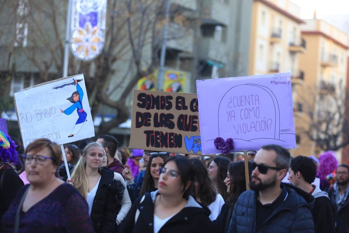 FOTOS: Las imágenes de la marcha del 8-M por Cádiz