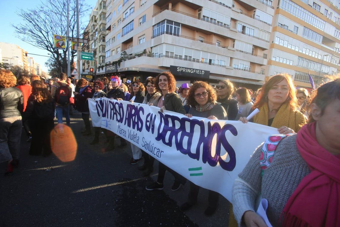 FOTOS: Las imágenes de la marcha del 8-M por Cádiz