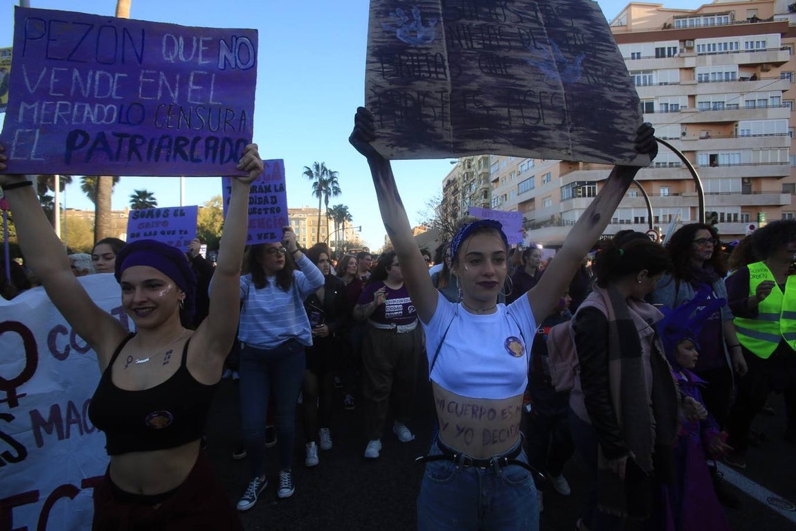 FOTOS: Las imágenes de la marcha del 8-M por Cádiz
