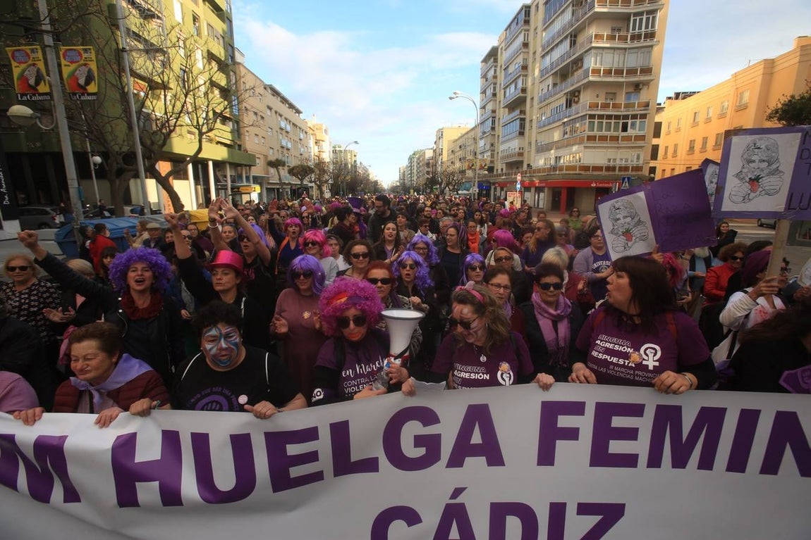 FOTOS: Las imágenes de la marcha del 8-M por Cádiz