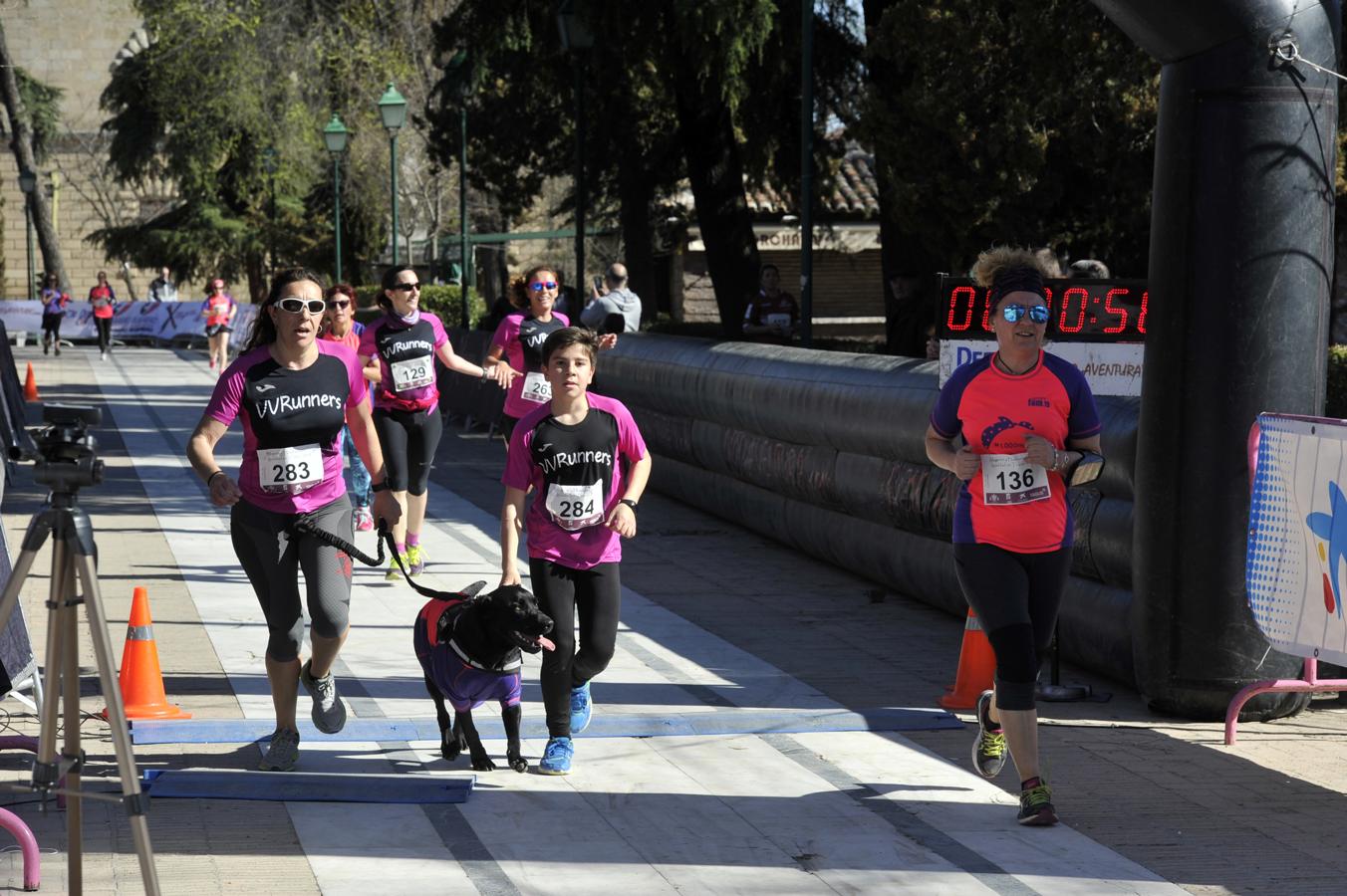 La sexta carrera solidaria «Mujeres y Hombres por la Igualdad» de Toledo, en imágenes