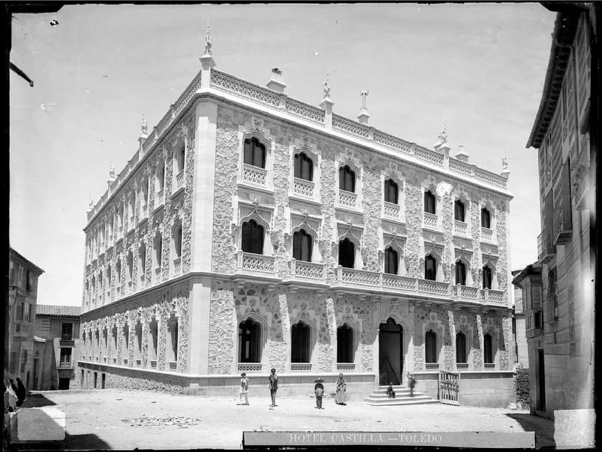 El Hotel Castilla aún en obras. Fotografía de Alguacil. Archivo Municipal de Tole. 