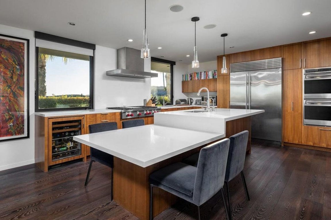 Comedor. Aunque no han salido a la luz las imágenes del gran vestidor que tiene la casa, se sabe que está junto a la habitación principal y que tiene las mismas tonalidades que esta.