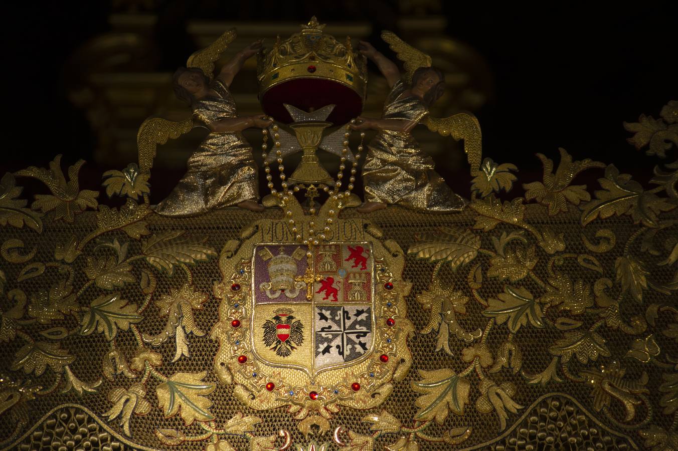 Galería de la Virgen del Rosario de la Hermandad de Montesión en su paso de palio