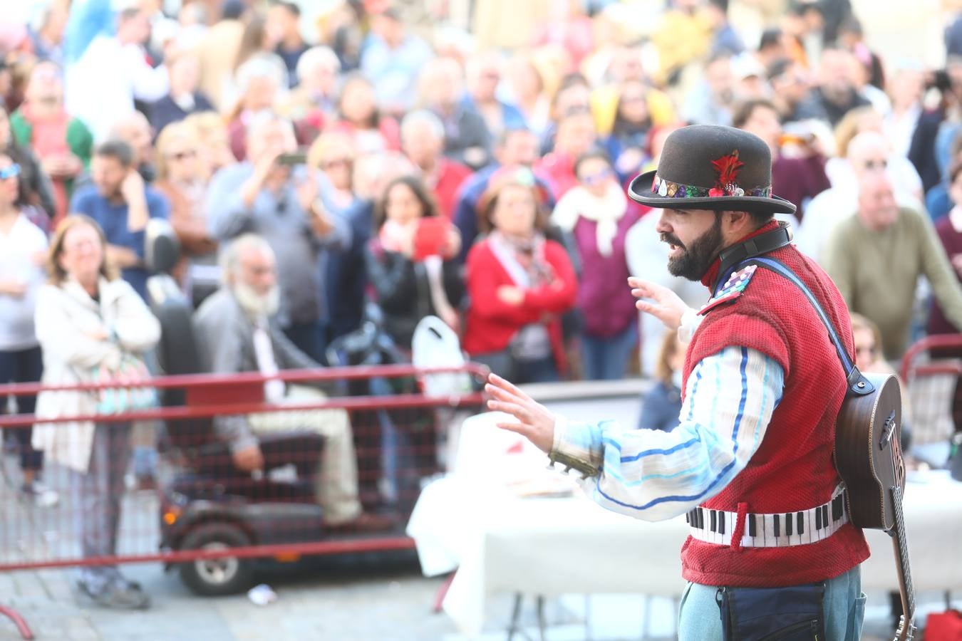 Cádiz se llena de coplas y público en un gran Carnaval Chiquito