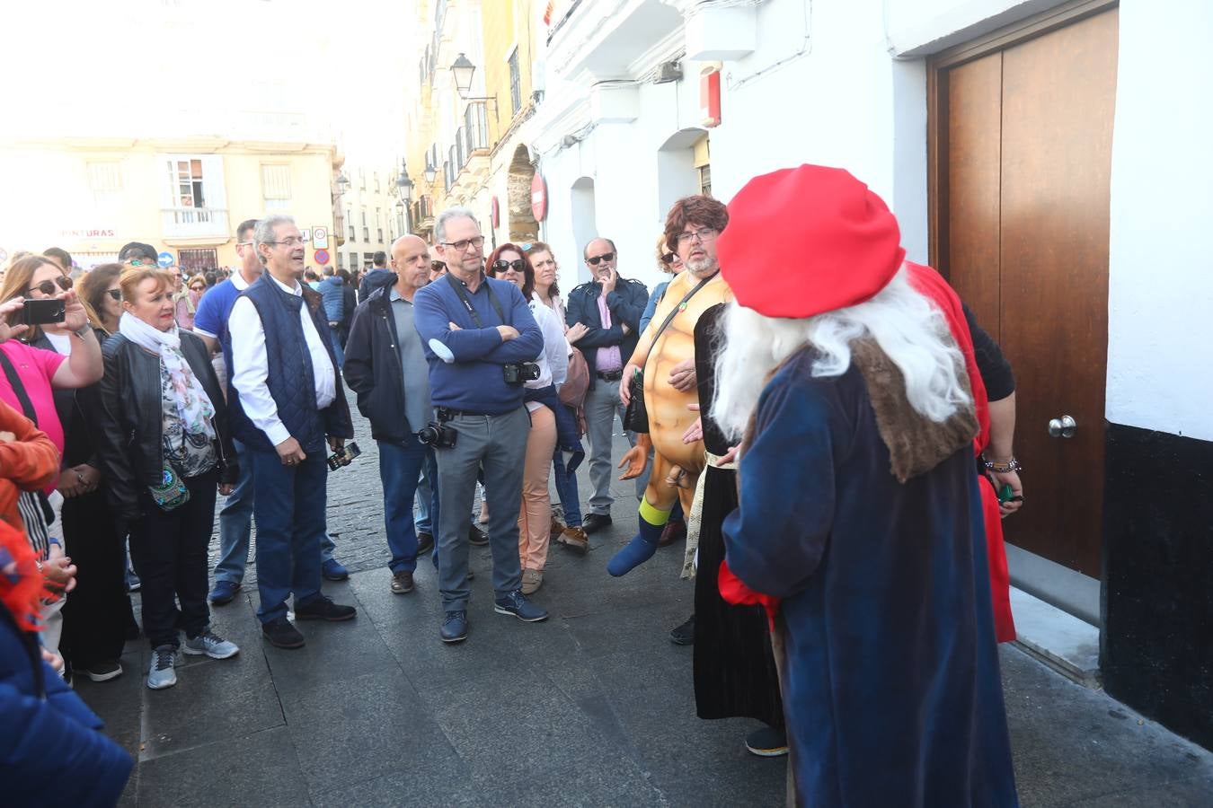 Cádiz se llena de coplas y público en un gran Carnaval Chiquito