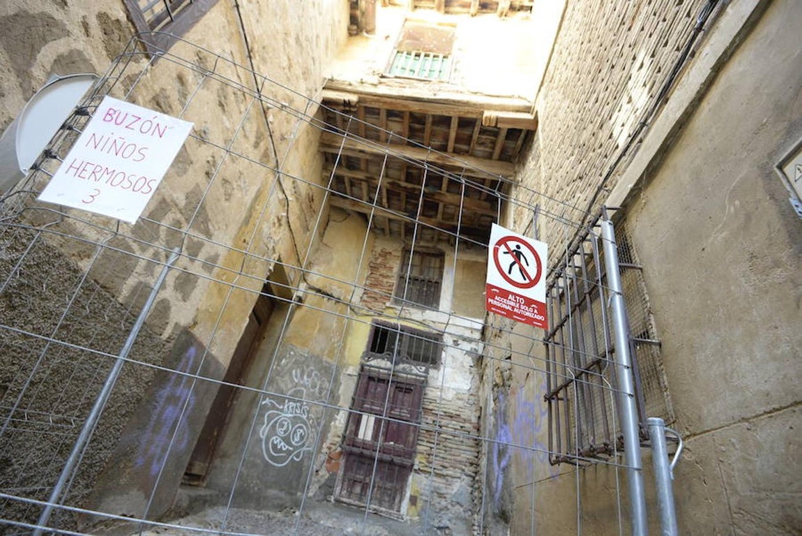 Vivienda en callejón de Niños Hermosos. 