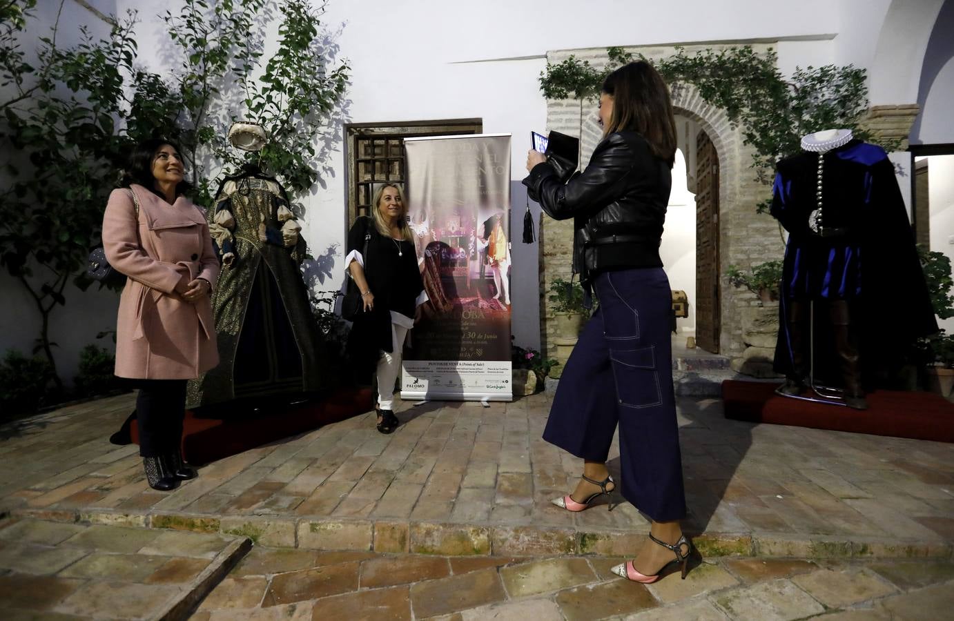 La exposición de trajes del Renacimiento en Córdoba, en imágenes