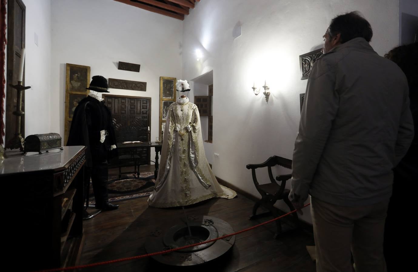 La exposición de trajes del Renacimiento en Córdoba, en imágenes