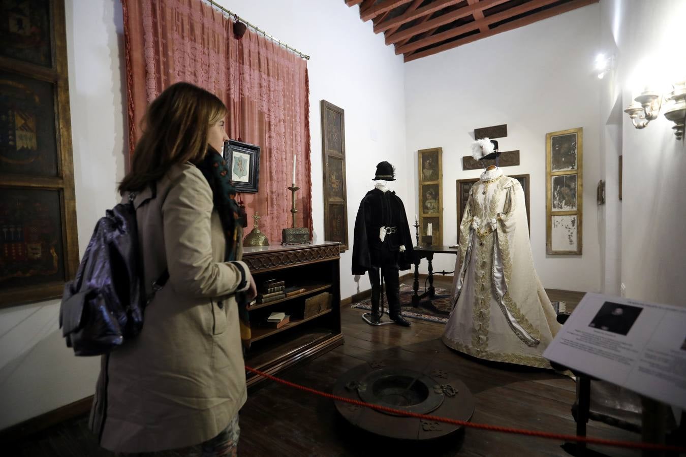 La exposición de trajes del Renacimiento en Córdoba, en imágenes