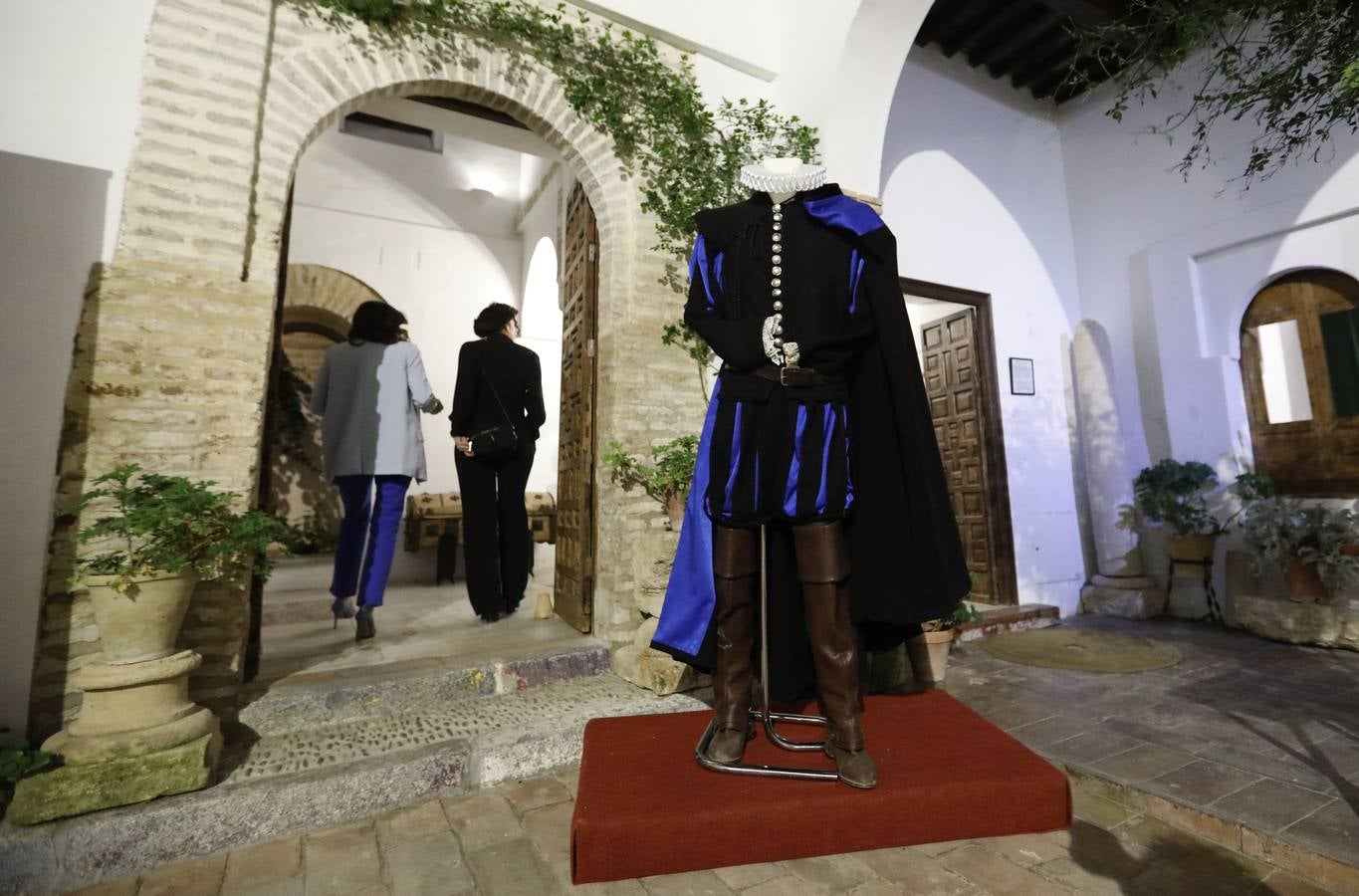 La exposición de trajes del Renacimiento en Córdoba, en imágenes