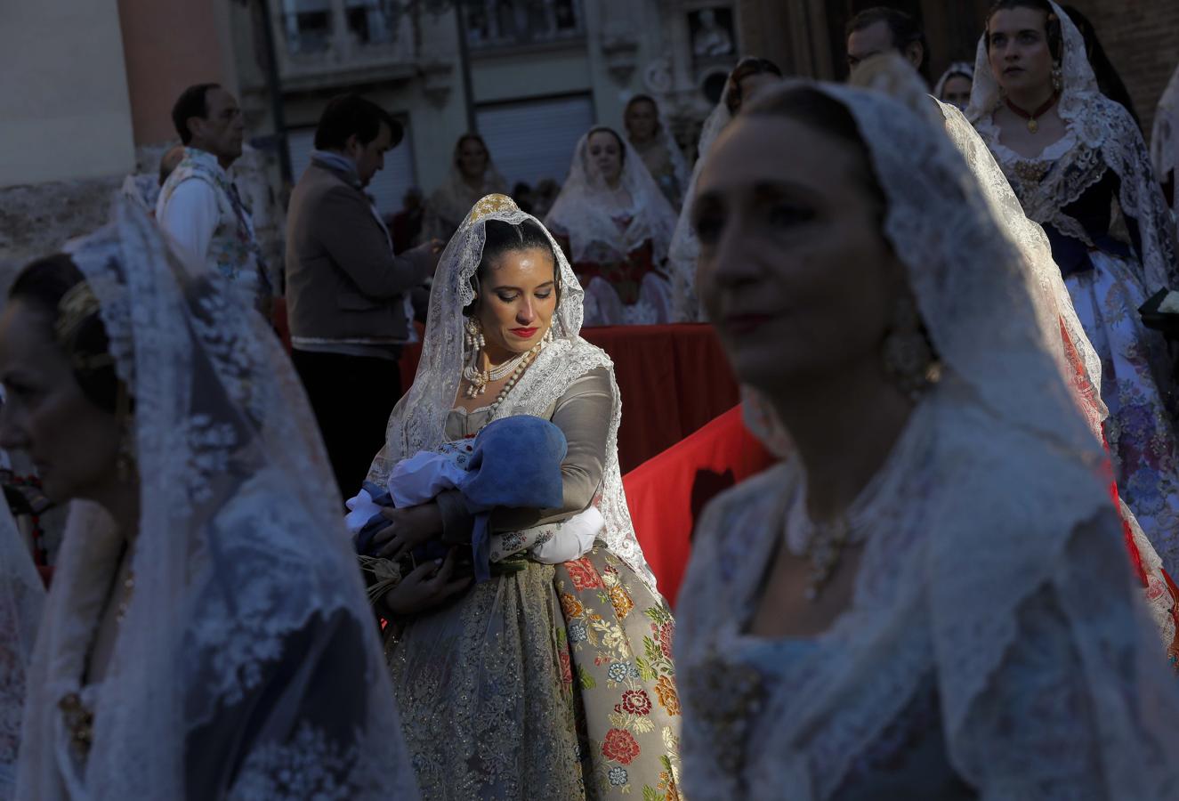 Ofrenda a la Virgen de los Desamparados. 