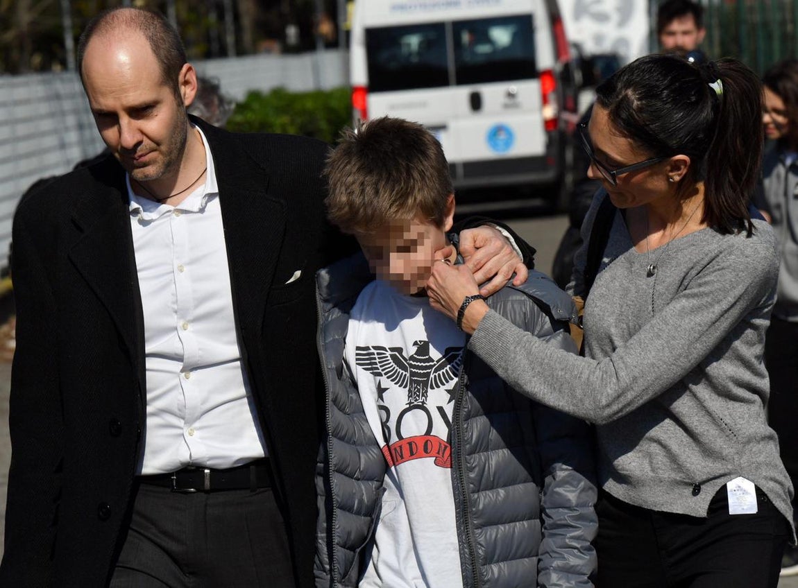 En imágenes: Así ha quedado el autobús incendiado en Italia