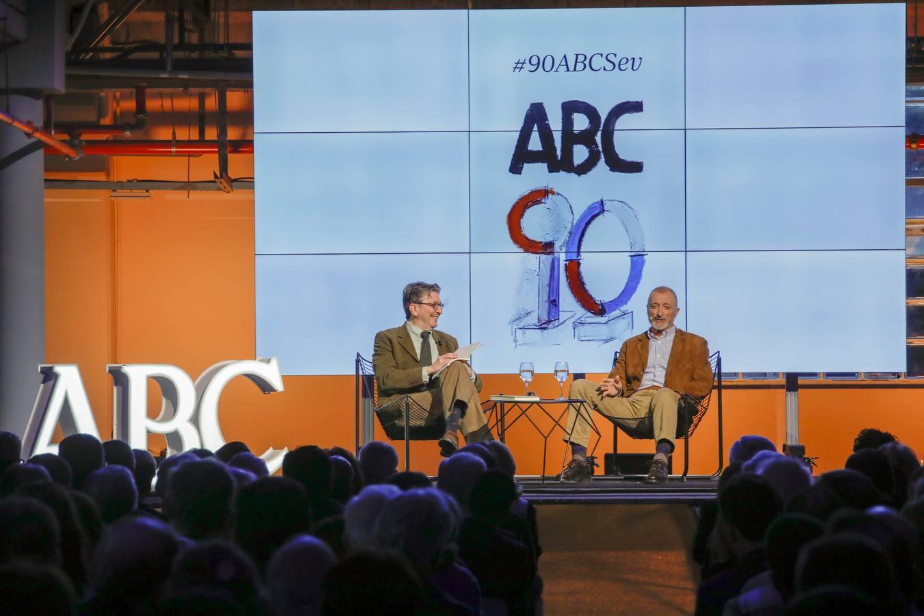 Ignacio Camacho y Arturo Pérez Reverte en el acto