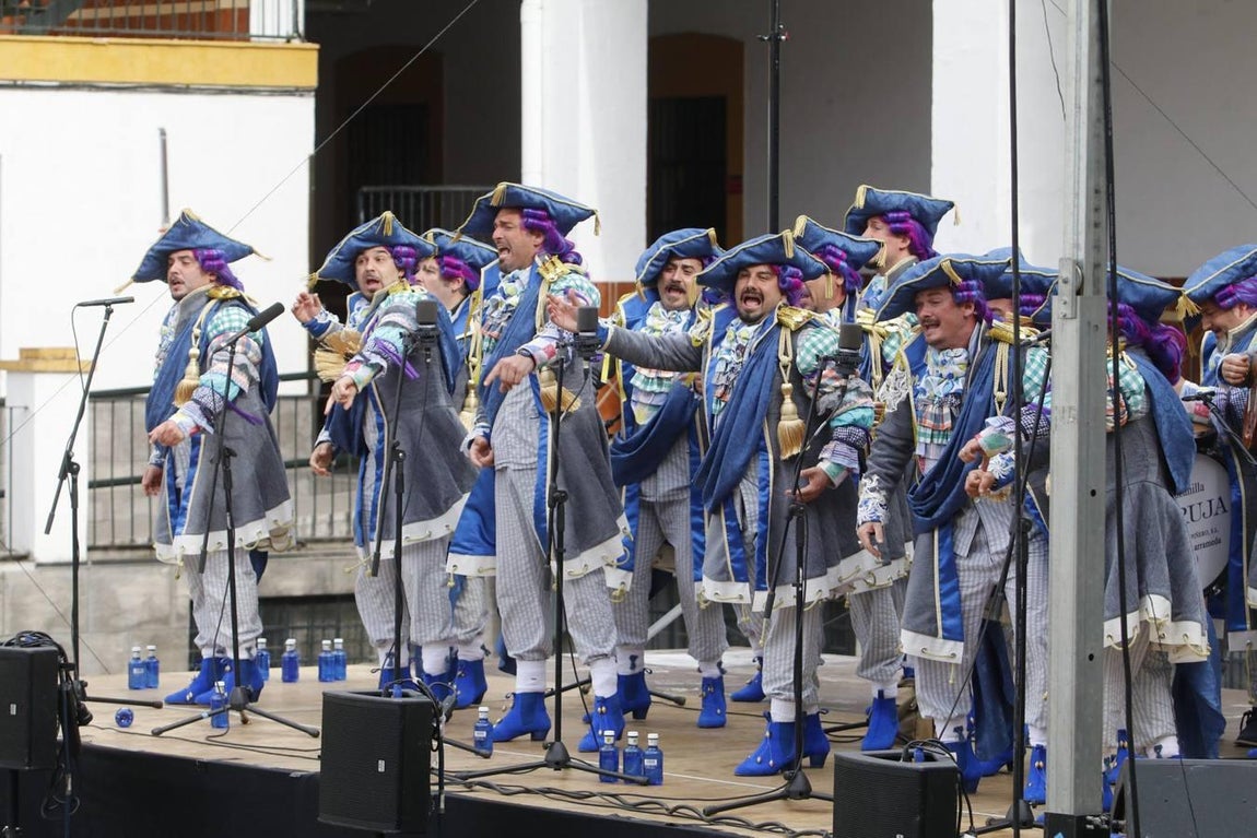 El desembarco del Carnaval de Cádiz en Salesianos, en imágenes