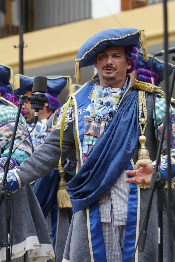 El desembarco del Carnaval de Cádiz en Salesianos, en imágenes