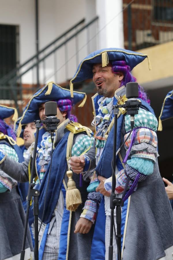 El desembarco del Carnaval de Cádiz en Salesianos, en imágenes