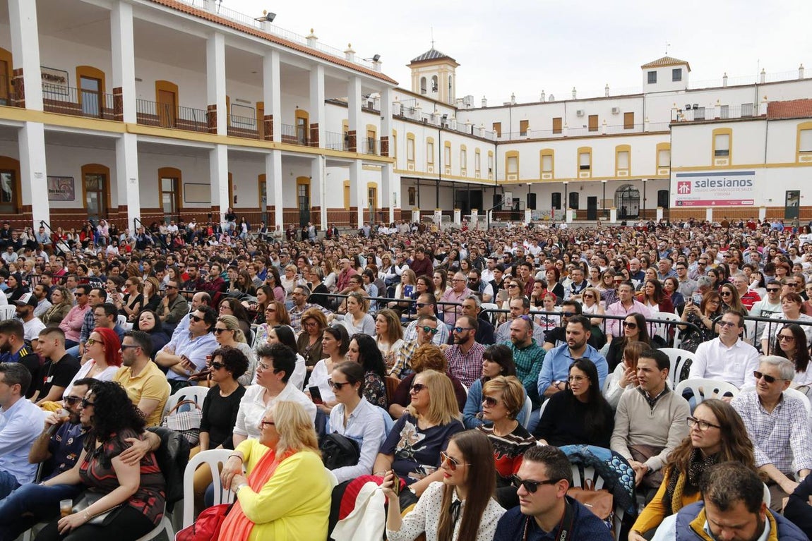El desembarco del Carnaval de Cádiz en Salesianos, en imágenes