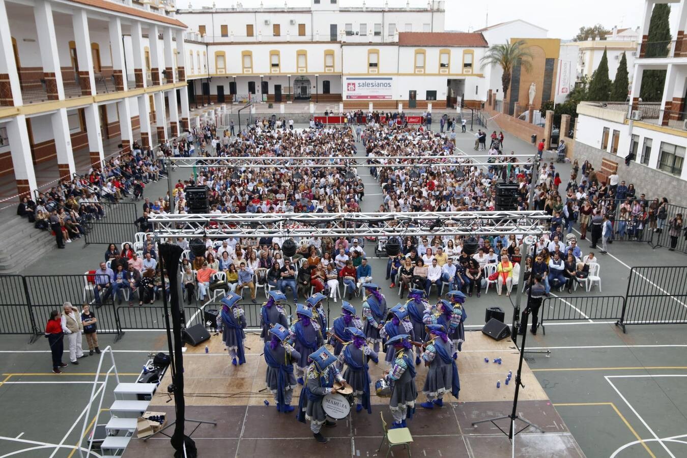 El desembarco del Carnaval de Cádiz en Salesianos, en imágenes
