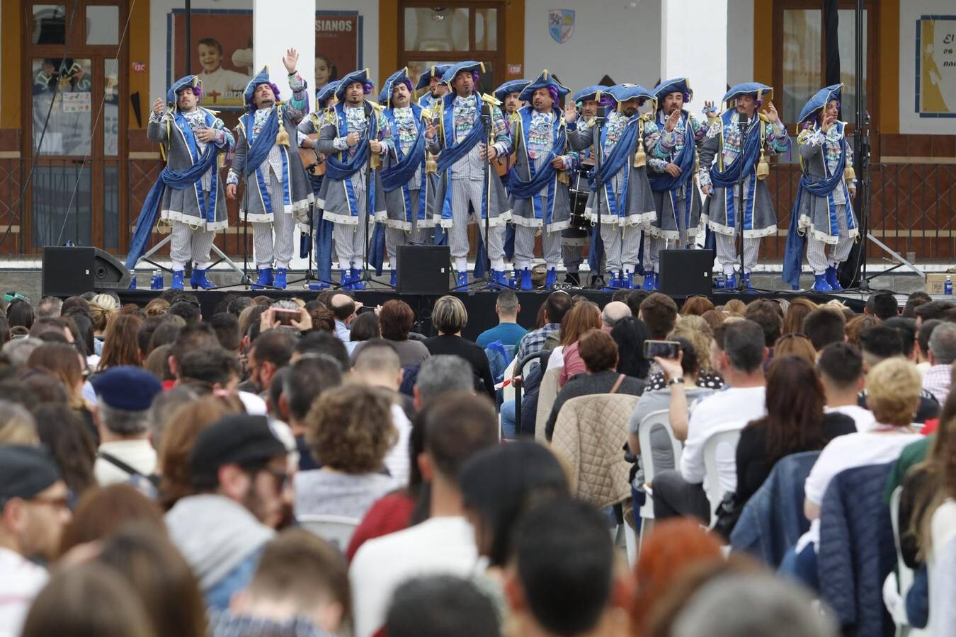 El desembarco del Carnaval de Cádiz en Salesianos, en imágenes