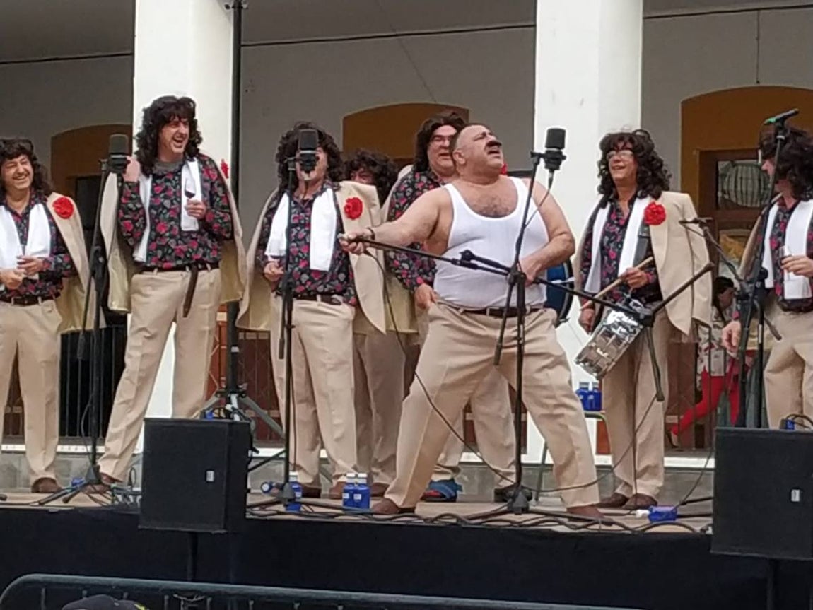 El desembarco del Carnaval de Cádiz en Salesianos, en imágenes