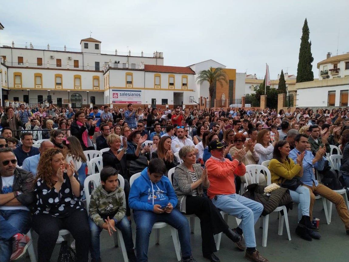 El desembarco del Carnaval de Cádiz en Salesianos, en imágenes