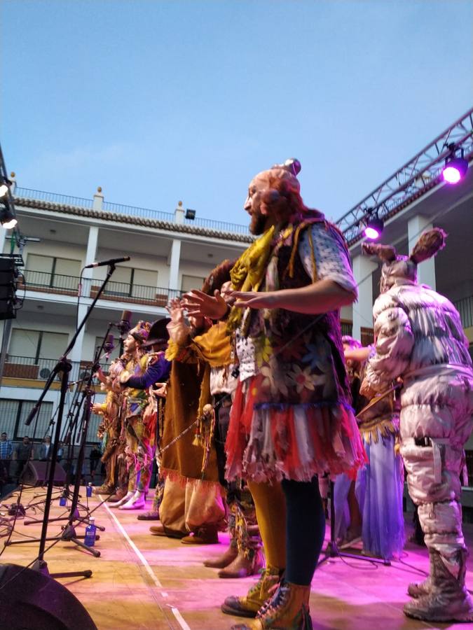 El desembarco del Carnaval de Cádiz en Salesianos, en imágenes