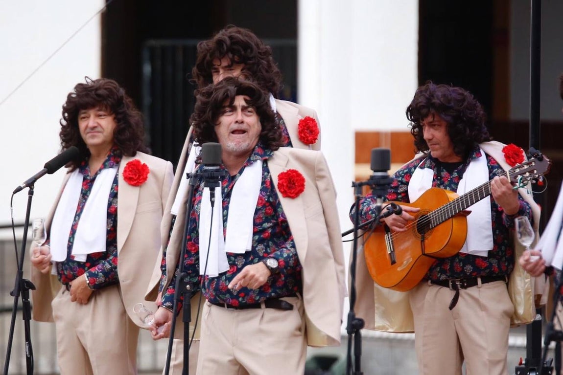 El desembarco del Carnaval de Cádiz en Salesianos, en imágenes
