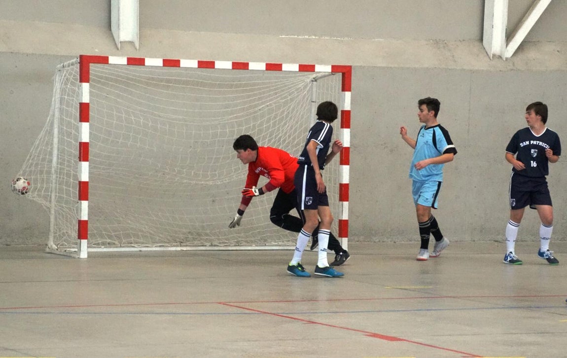 Las mejores imágenes del encuentro de fútsal entre el Fray Luis León A y el San Patricio Soto A. 