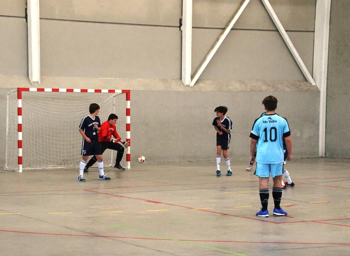 Las mejores imágenes del encuentro de fútsal entre el Fray Luis León A y el San Patricio Soto A. 