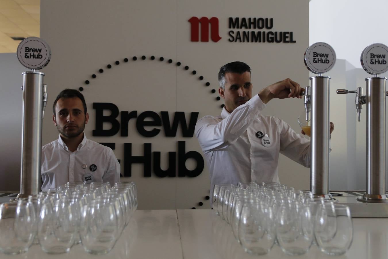 La inauguración del centro de cerveza artesanal de Mahou en Córdoba, en imágenes