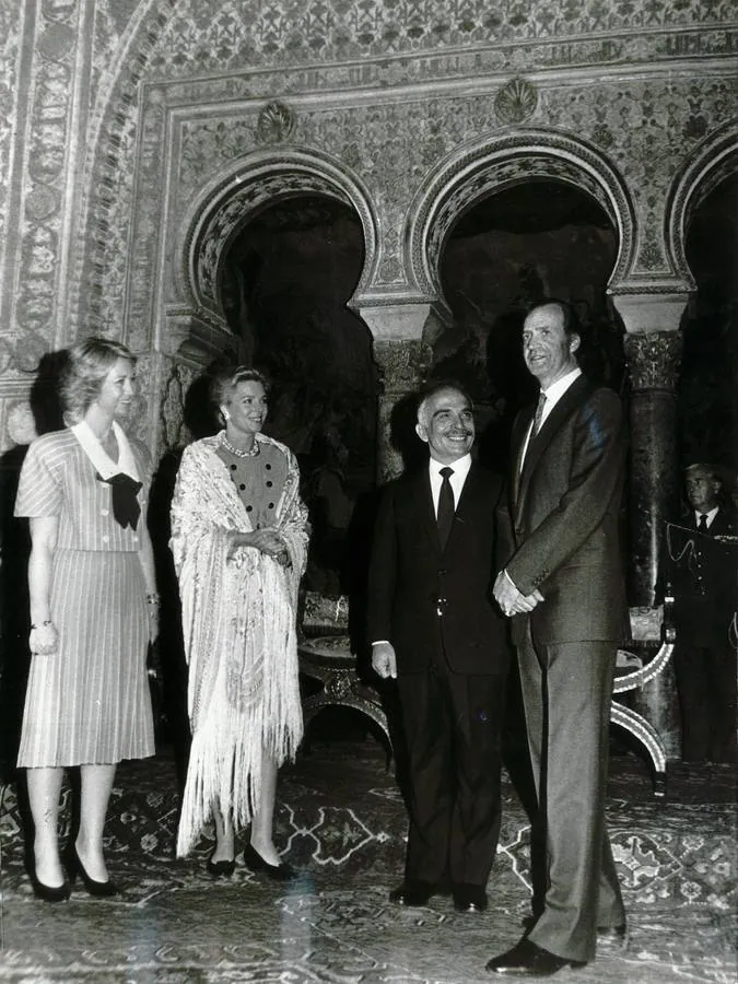 Los Reyes de España y Jordania, Hussein y Noor, en el Alcázar en marzo de 1985