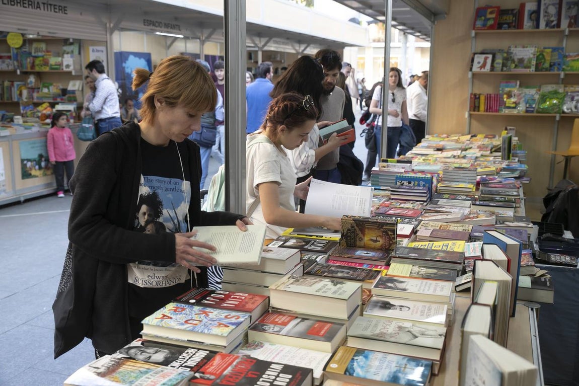 La primera jornada de la Feria del Libro de Córdoba, en imágenes