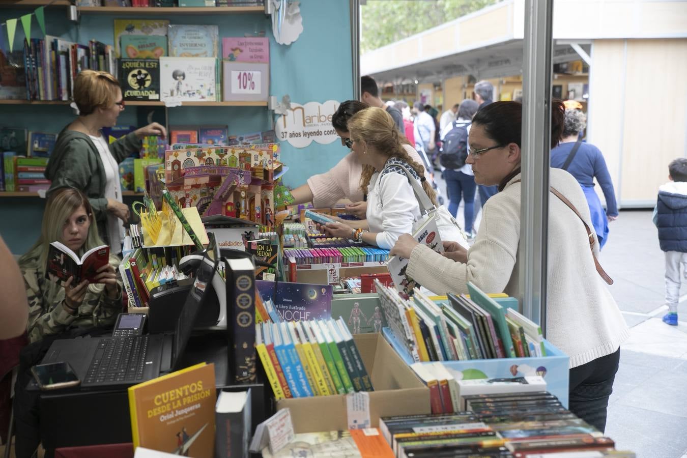 La primera jornada de la Feria del Libro de Córdoba, en imágenes