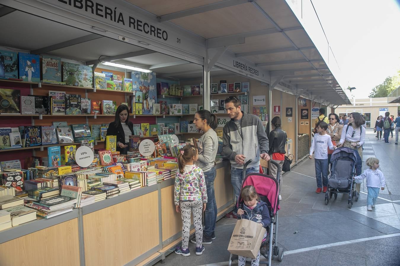 La primera jornada de la Feria del Libro de Córdoba, en imágenes