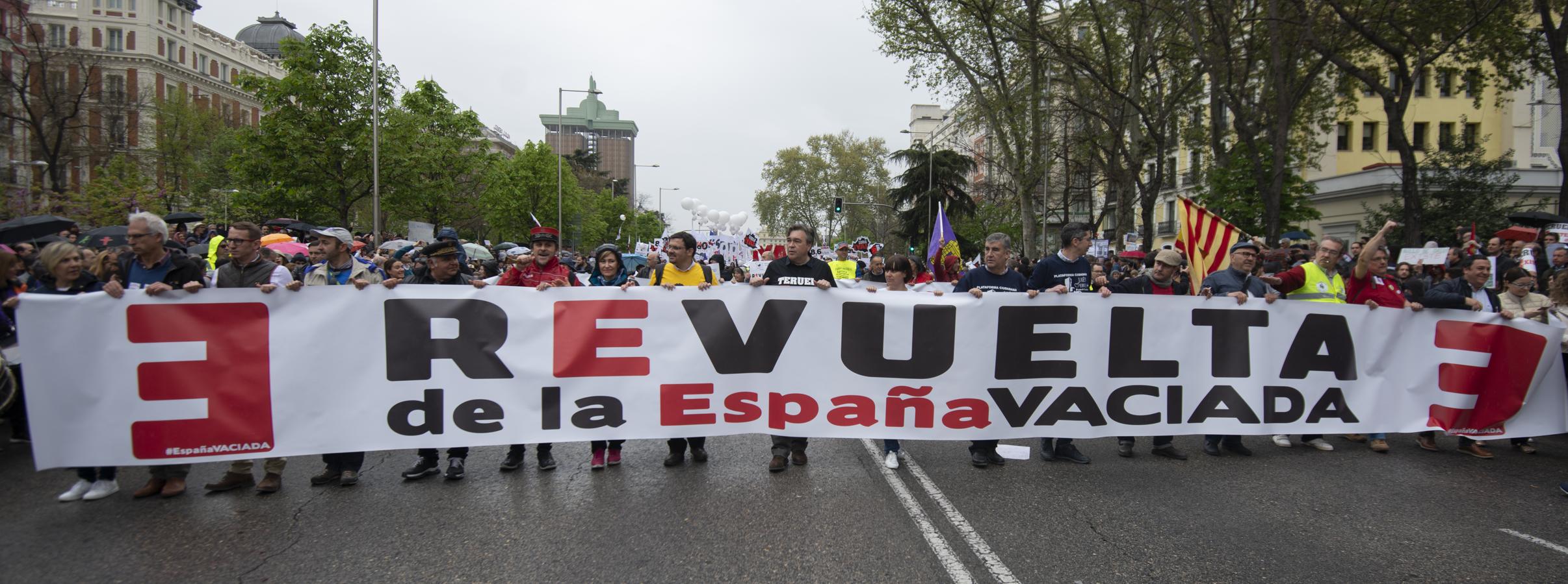 En imágenes: La manifestación contra la despoblación rural en España