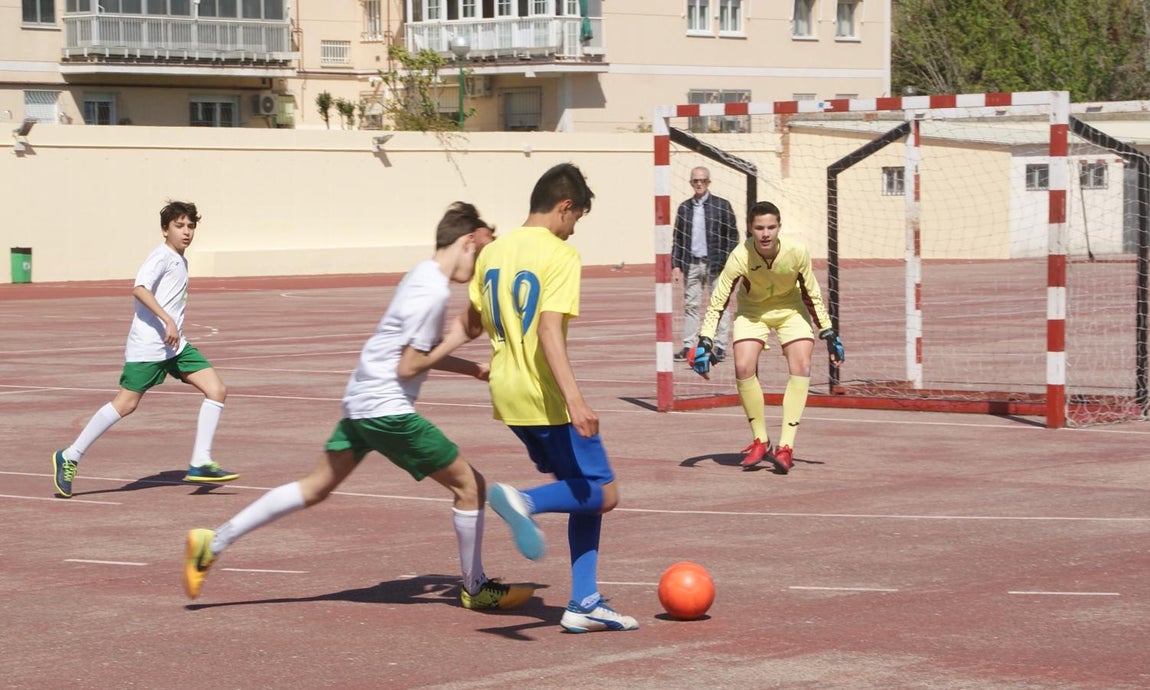 Las mejores imágenes del partido entre Institución La Salle y Jesús Maestro &quot;B&quot;
