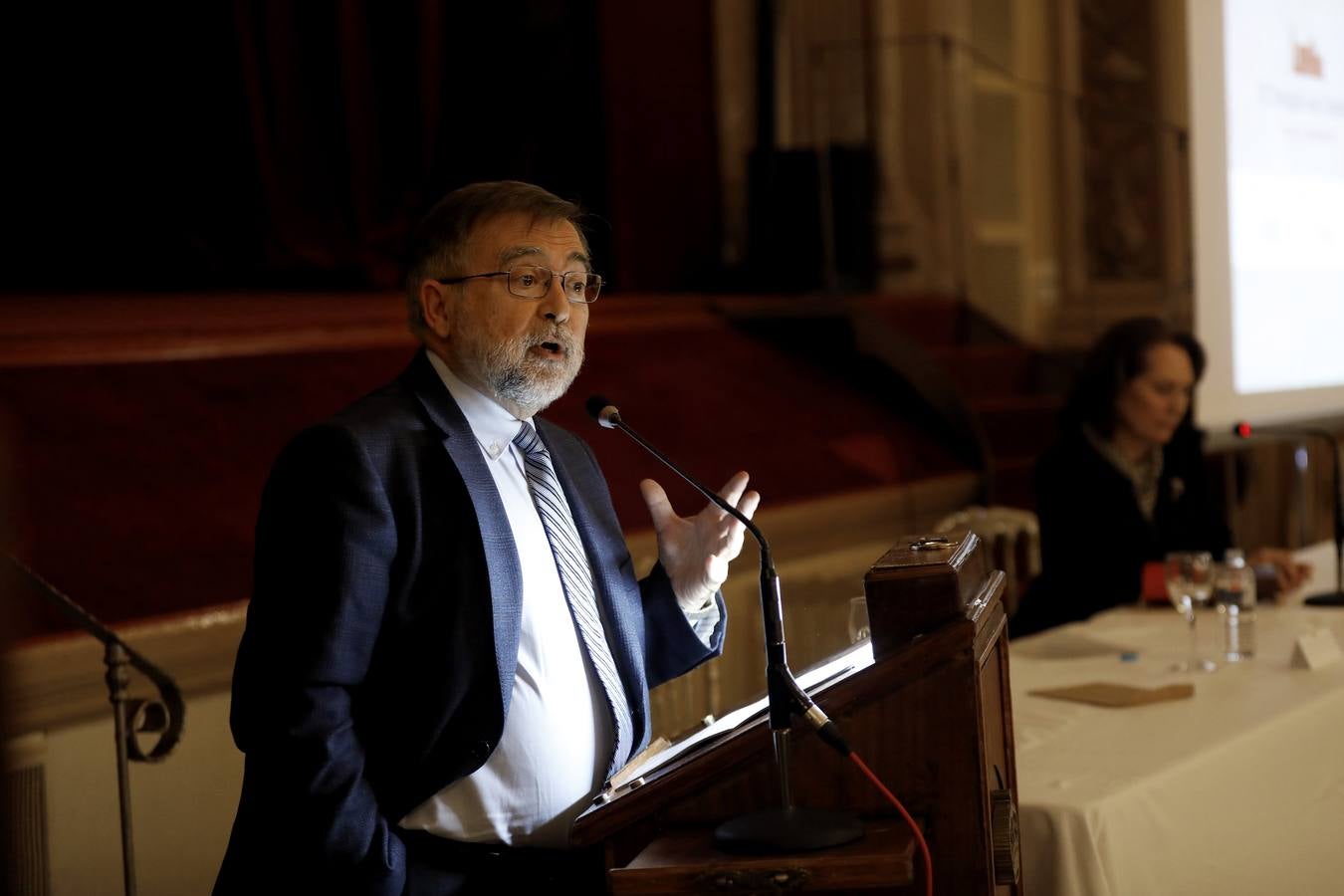 La conferencia de José Calvo Poyato en el foro «El Templo de Córdoba», en imágenes